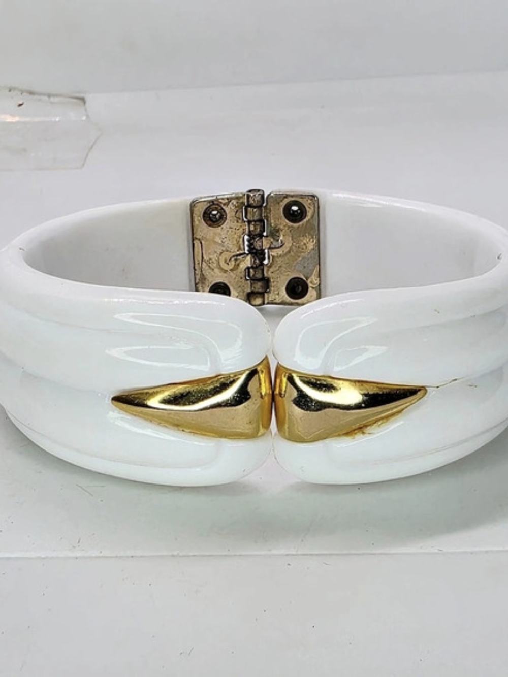 Vintage Mod White Lucite Sculpted Clamper Bangle Gold Tone Accent Bracelet